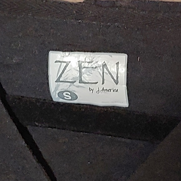 Iowa Hawkeyes NCAA Women's Zen Black Size SMALL - Picture 3 of 5